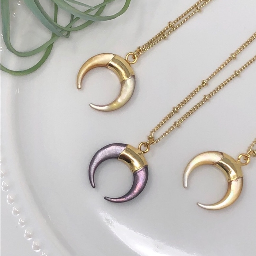 Estrella & Luna 18kt Boho Shell Horn Necklace
